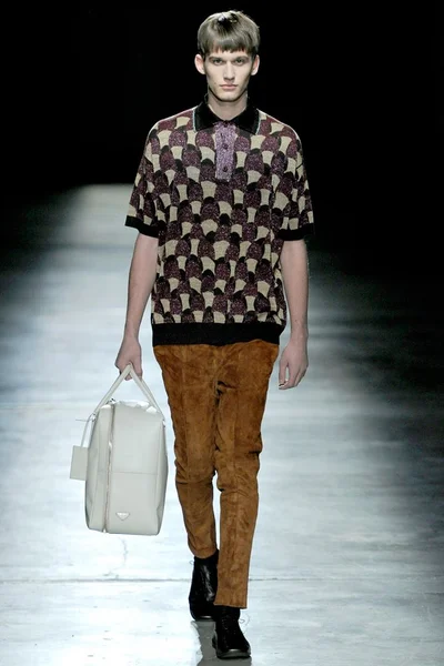 Look 24